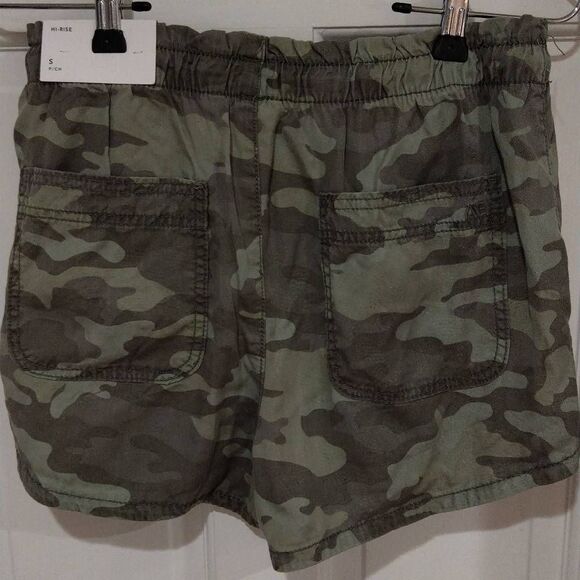 American Eagle Outfitters Women's Hi-Rise Camo Shorts NWT - Picture 11 of 15